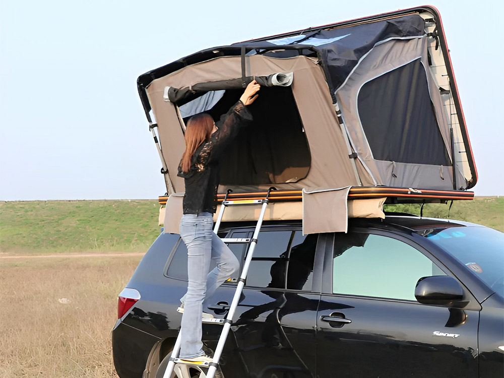 High-End Camper Roof Tent Fits SUV 4 People (2)